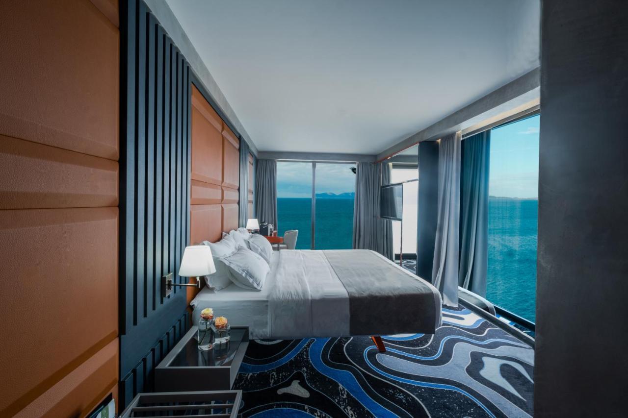 Maritim Marina Bay Resort Spa & Casino Adult Friendly Vlorë 외부 사진 A bedroom in a Sky Suite