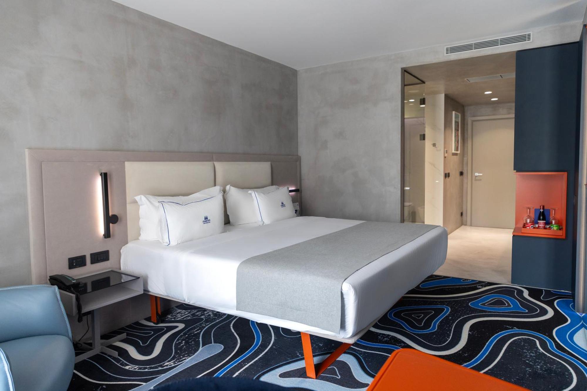 Maritim Marina Bay Resort Spa & Casino Adult Friendly Vlorë 외부 사진 A room at the hotel