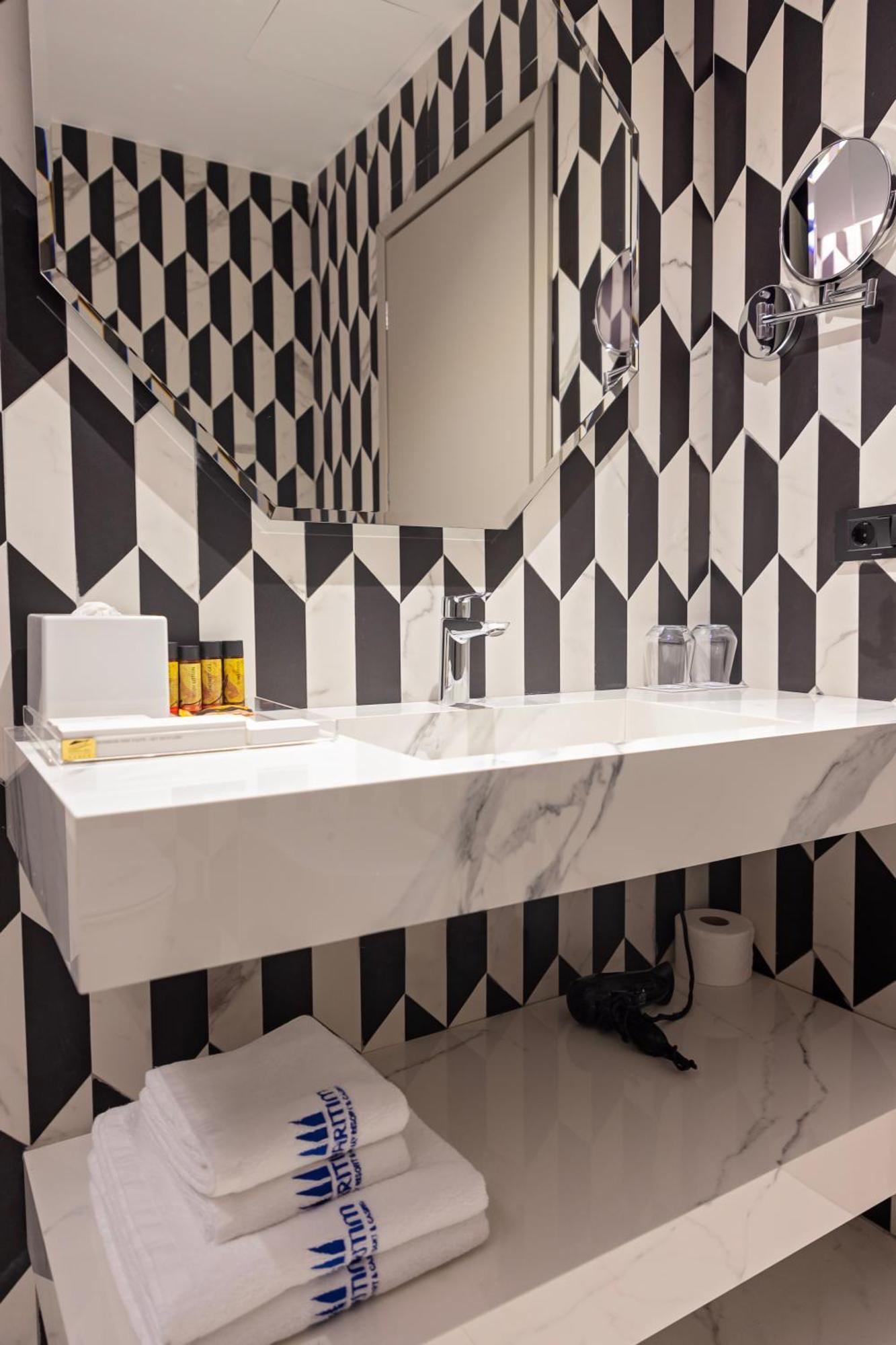 Maritim Marina Bay Resort Spa & Casino Adult Friendly Vlorë 외부 사진 Bathroom