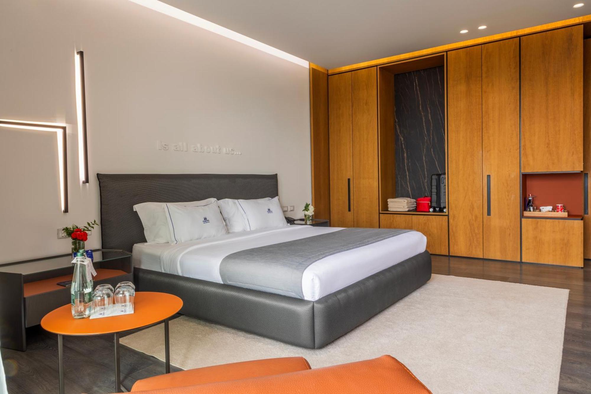 Maritim Marina Bay Resort Spa & Casino Adult Friendly Vlorë 외부 사진 A bedroom at the hotel