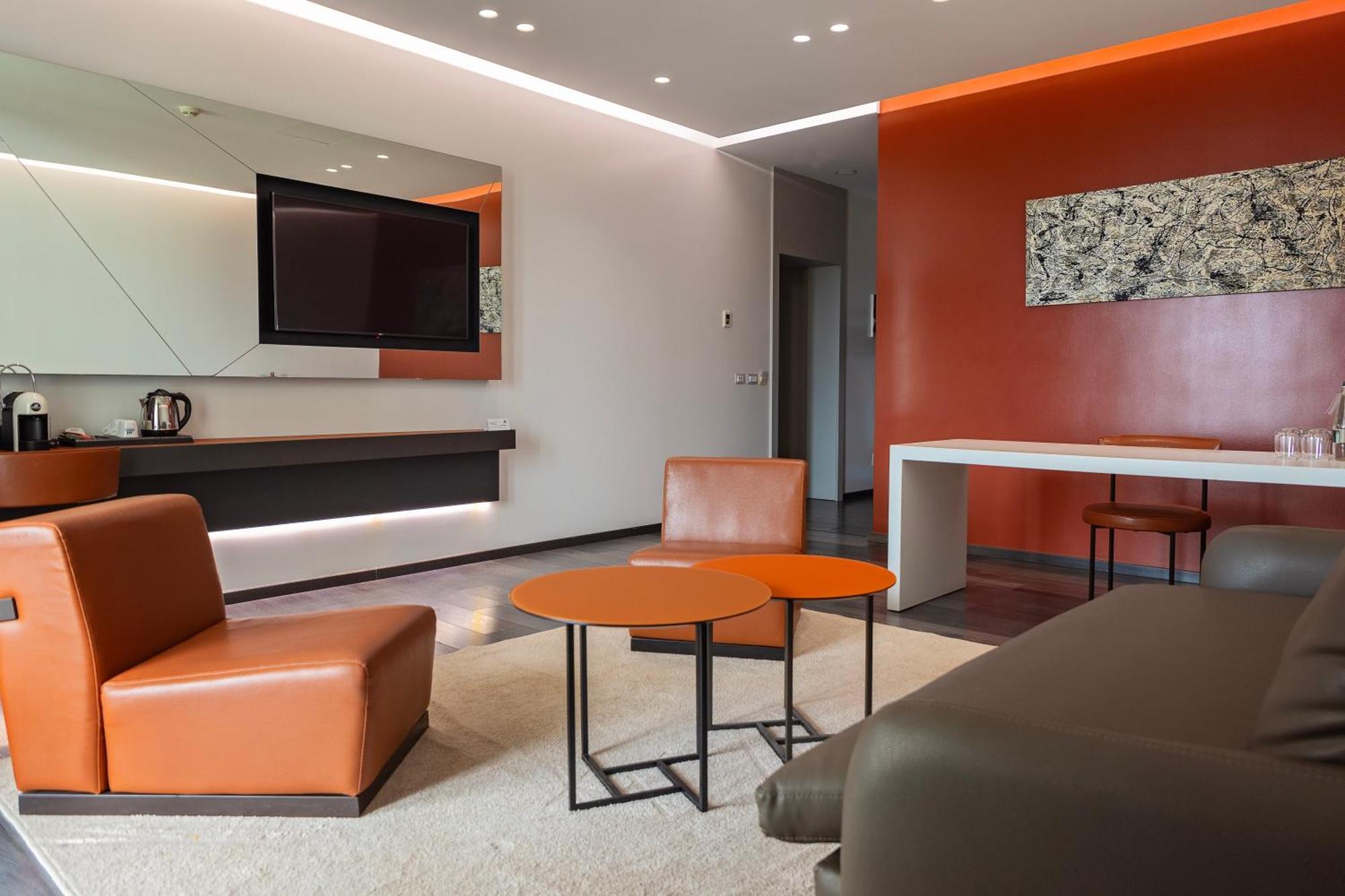 Maritim Marina Bay Resort Spa & Casino Adult Friendly Vlorë 외부 사진 A suite at the airport