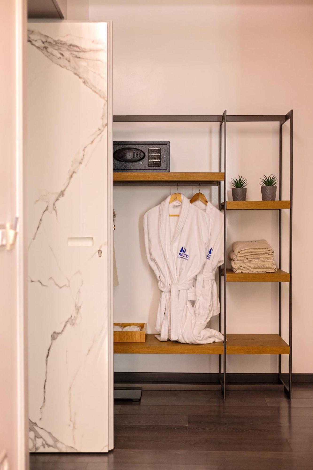 Maritim Marina Bay Resort Spa & Casino Adult Friendly Vlorë 외부 사진 A bathrobe in a closet