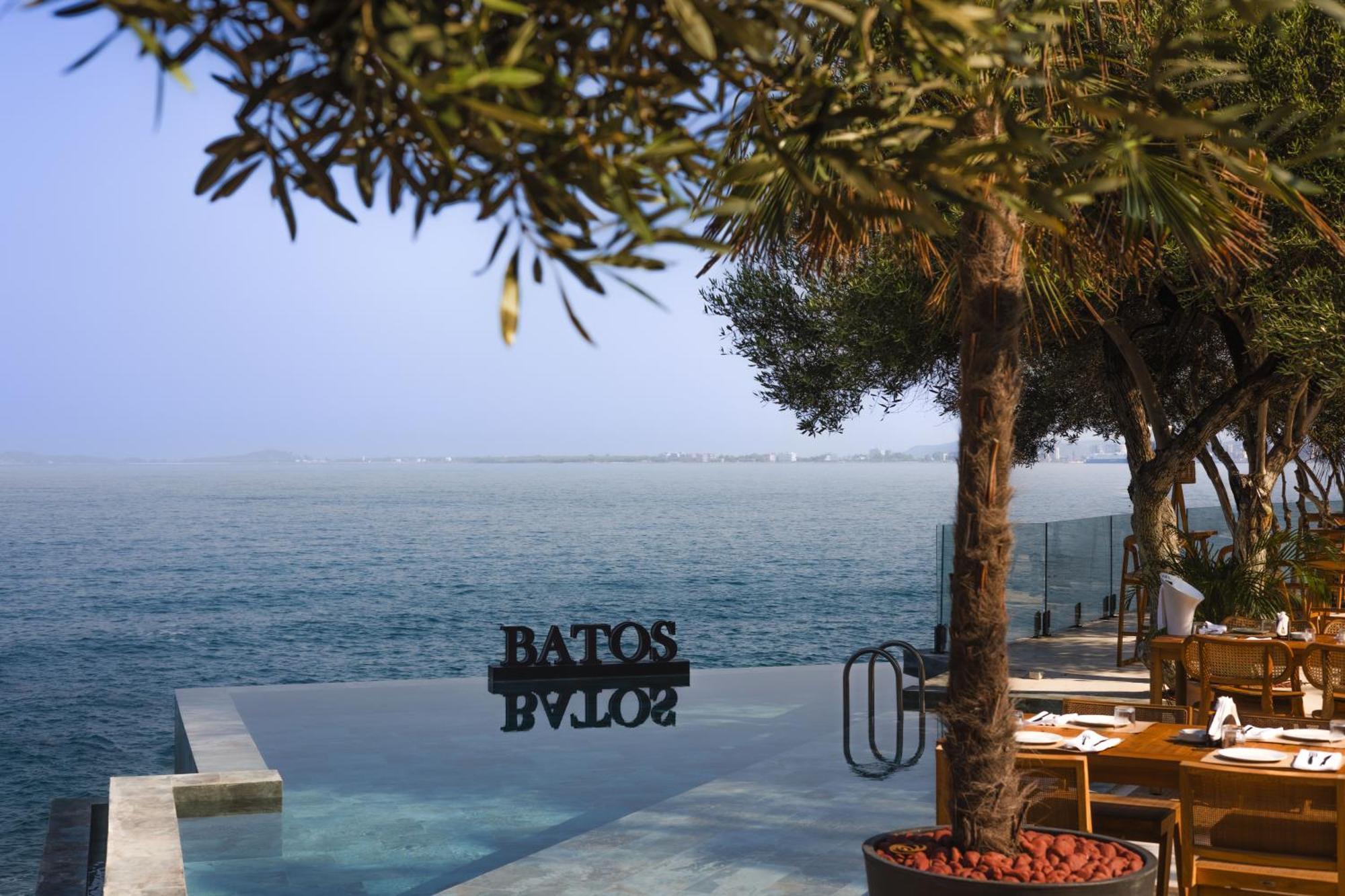 Maritim Marina Bay Resort Spa & Casino Adult Friendly Vlorë 외부 사진 The pool at the hotel