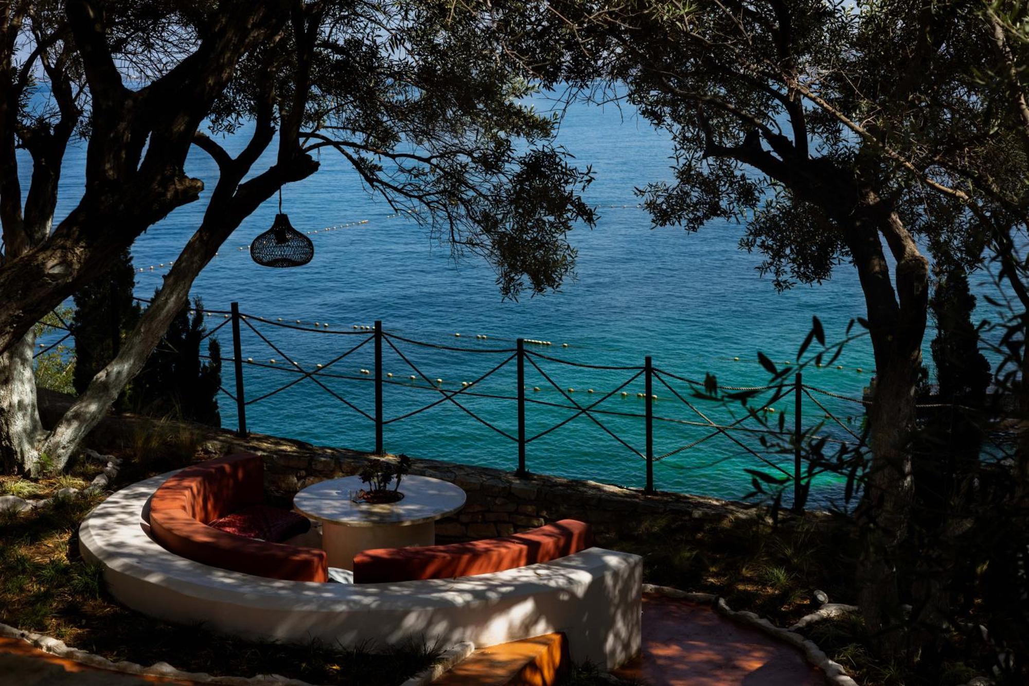 Maritim Marina Bay Resort Spa & Casino Adult Friendly Vlorë 외부 사진 A view of the sea from the restaurant